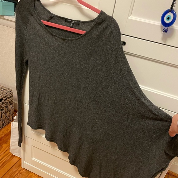 ROMEO + JULIET ONE SLEEVE ASYMMETRICAL SWEATER  S - Picture 2 of 5